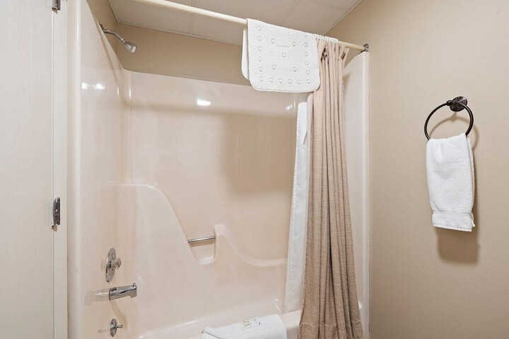 Room 141 of 220