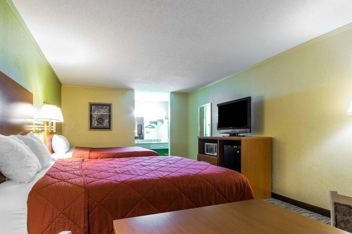 2 Queen Beds (13 of 13)