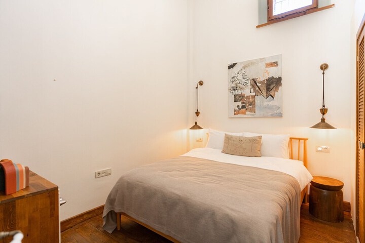 Room 10 of 28