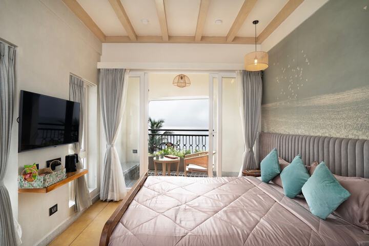 Room 10 of 38