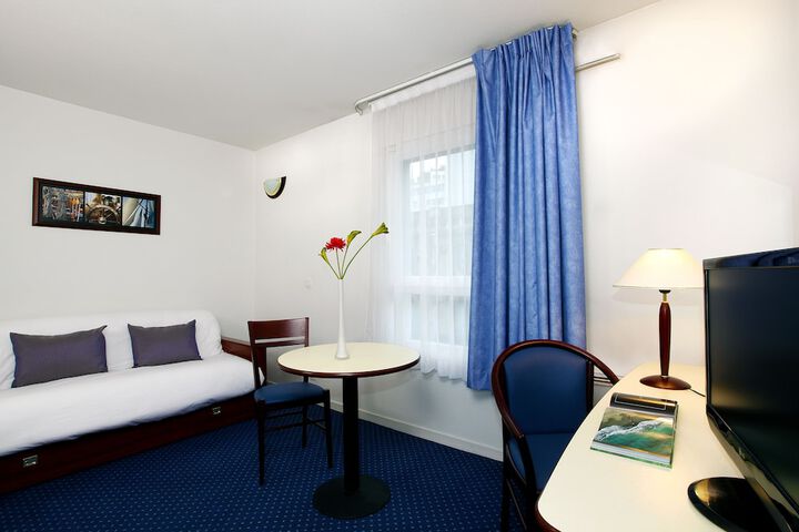 Room 6 of 18