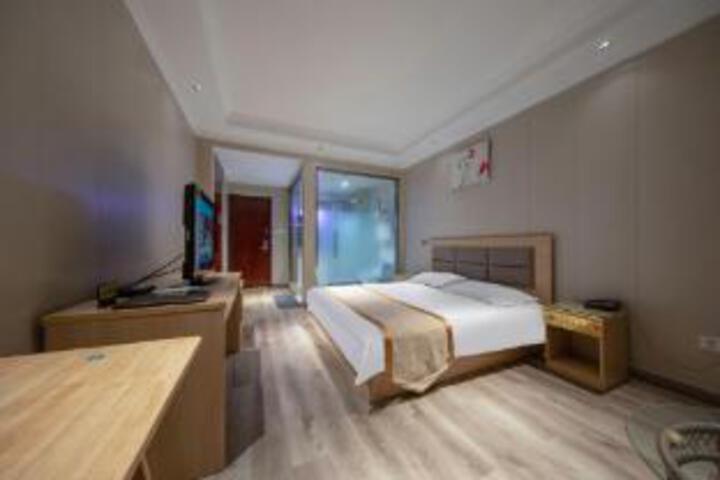 Room 17 of 18