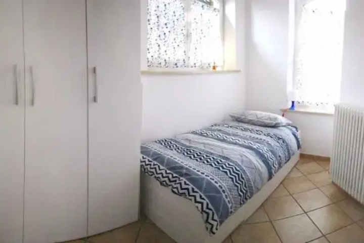 Room 2 of 2