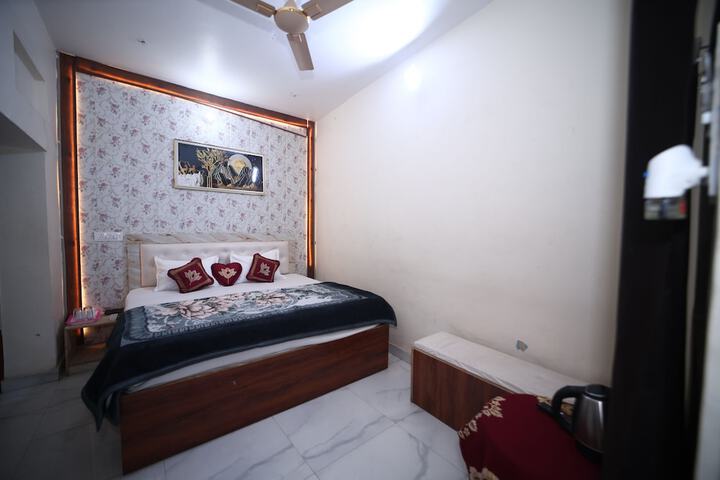 Room 4 of 39