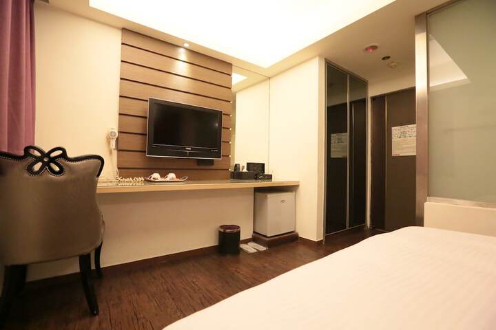Room 9 of 46