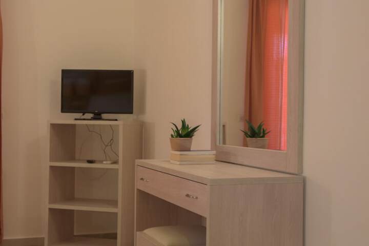 Room 10 of 27