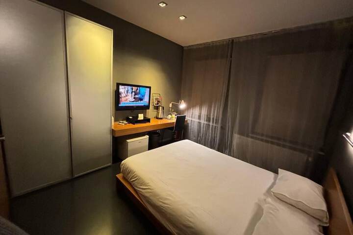 Room 13 of 25