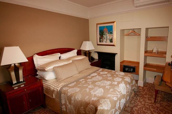 Room 2 of 36
