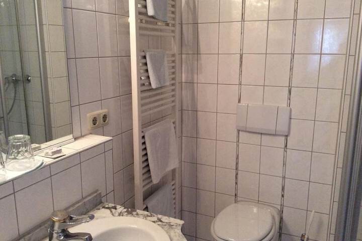 Room 19 of 39