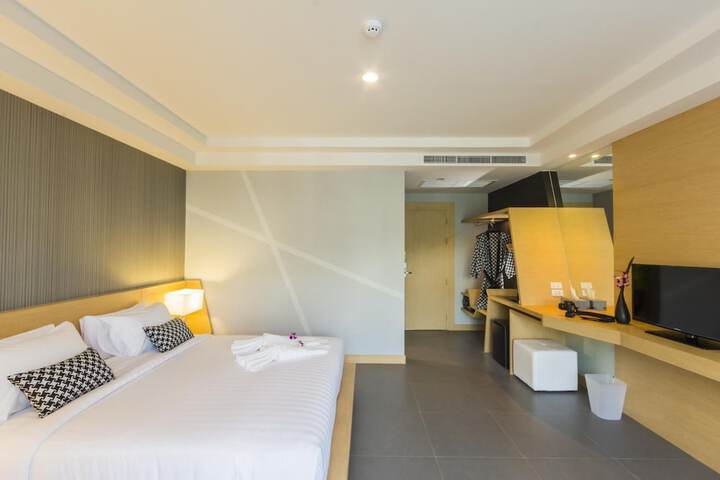 Room 12 of 63