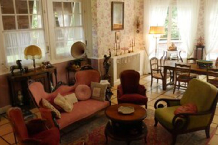 Lounge 61 of 106