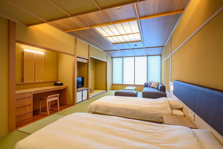 Room 10 of 33