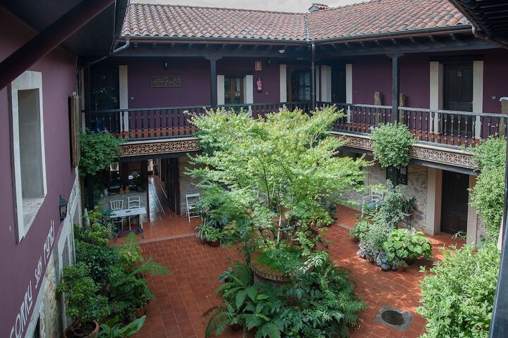 Hotel Exterior 37 of 55