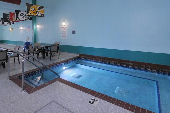 Pools & Facilities