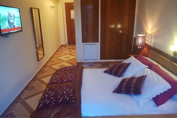 Room 7 of 33