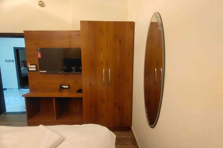 Room 5 of 15