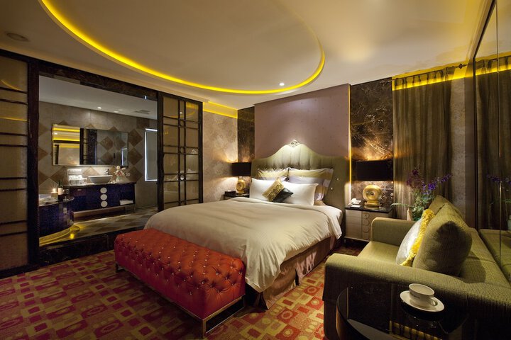 Room 18 of 30