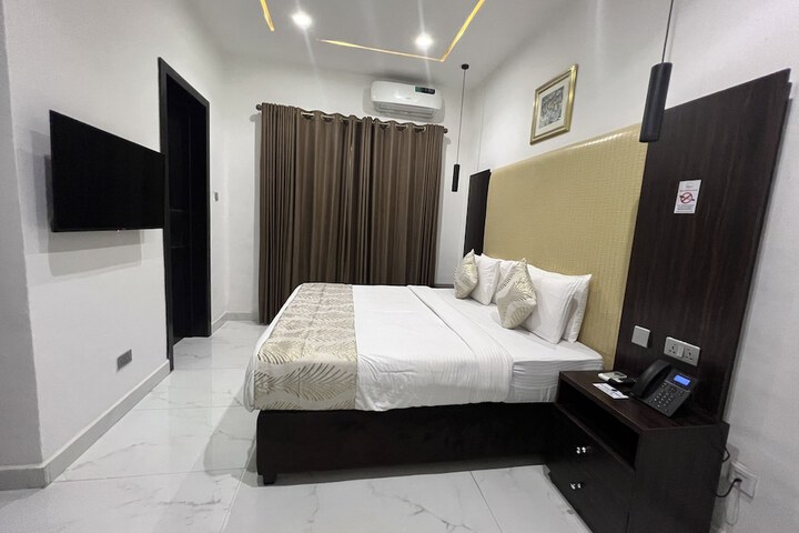 Room 40 of 100
