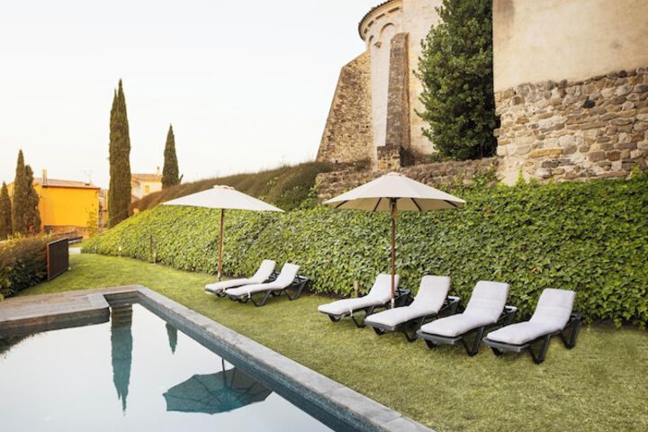 Hotel with Pool