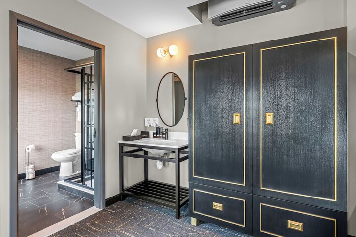 Room 21 of 29