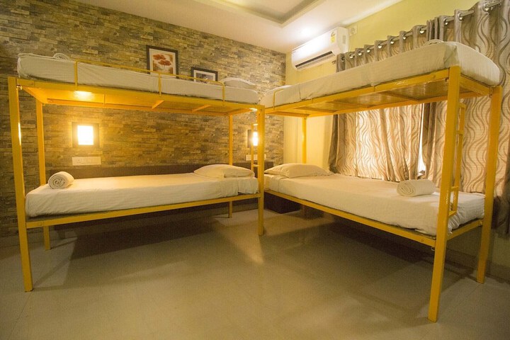 Room 32 of 54