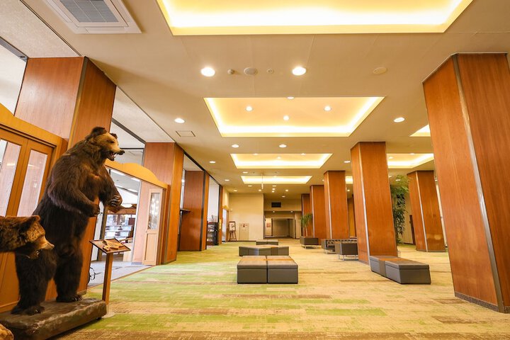 Entrance & Lobby