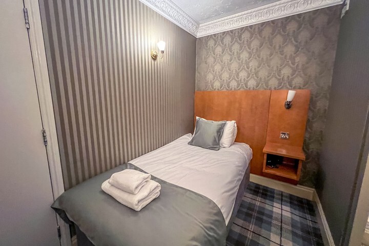 Room 20 of 97