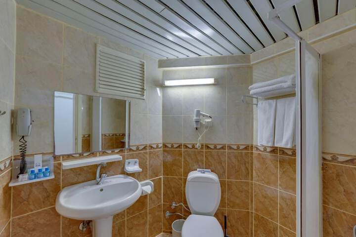 Room 8 of 16