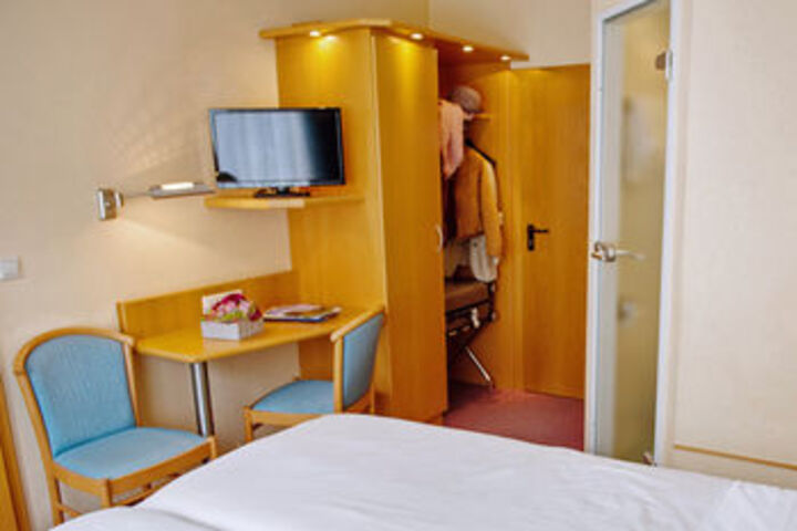 Room 9 of 21