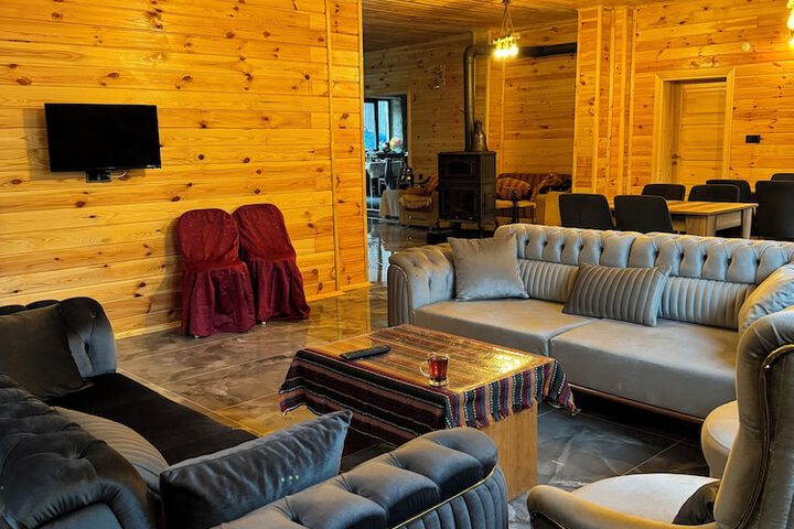 Lounge 41 of 70