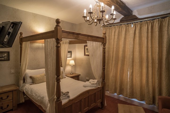Room 8 of 33
