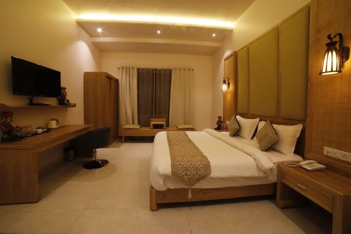 Room 5 of 10