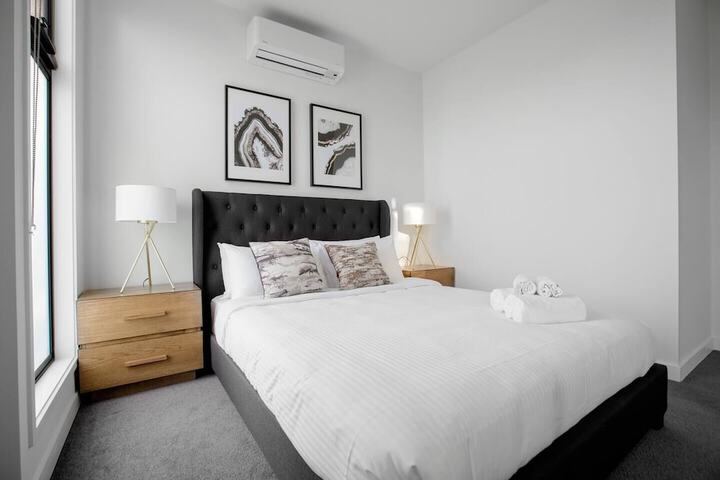 Room 8 of 16