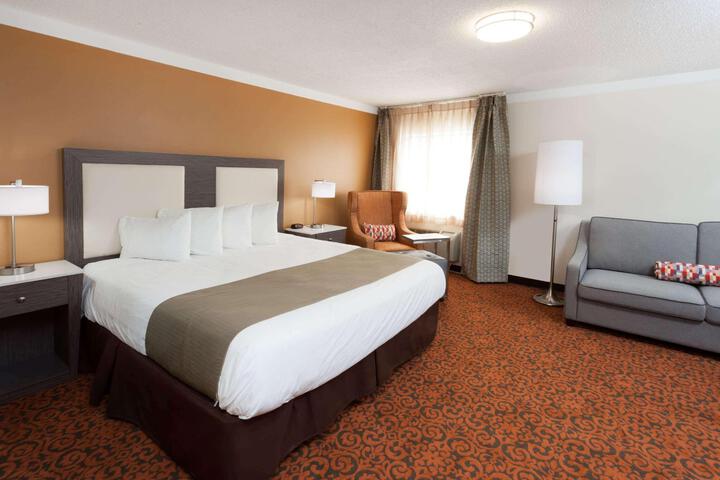 1 King Bed (27 of 30)