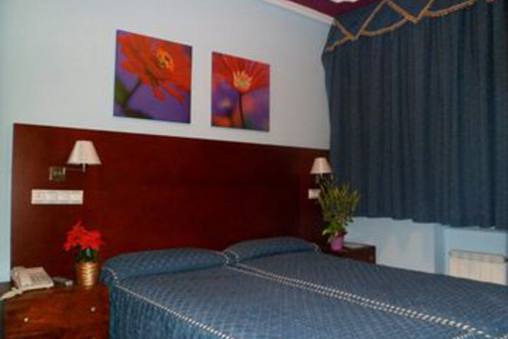 Room 27 of 40
