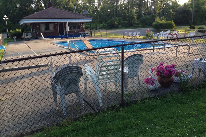 Pool 60 of 81