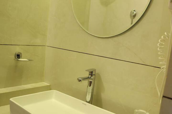Room 4 of 6