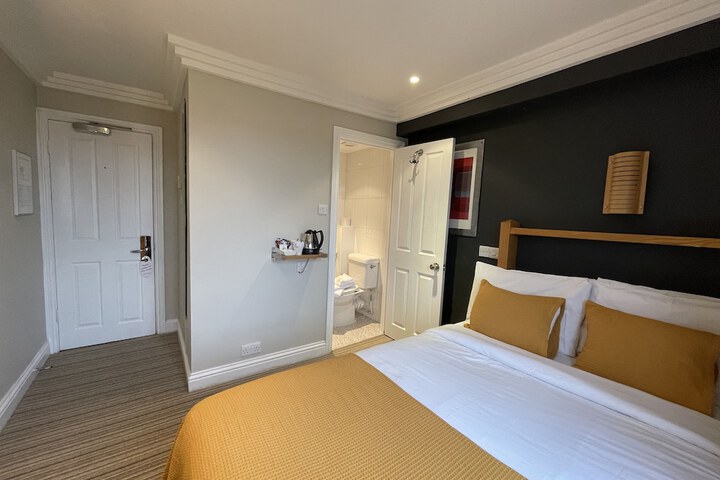 Room 8 of 39