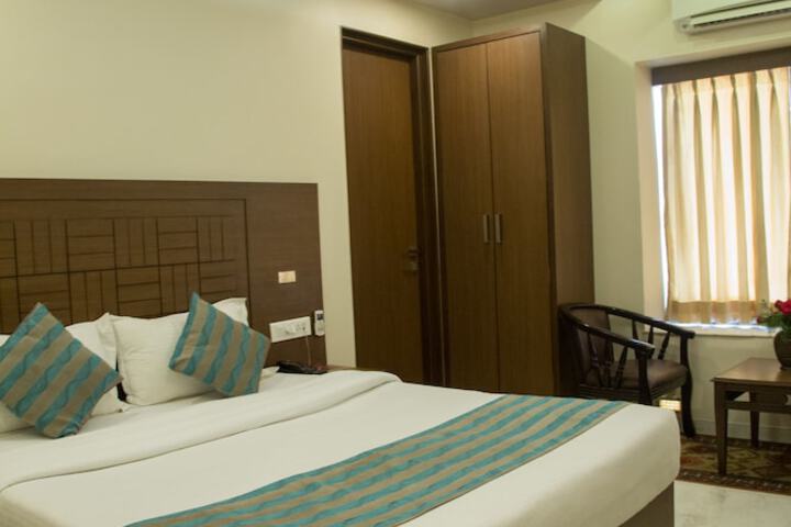 Room 5 of 31