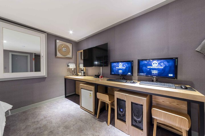 Room 28 of 38