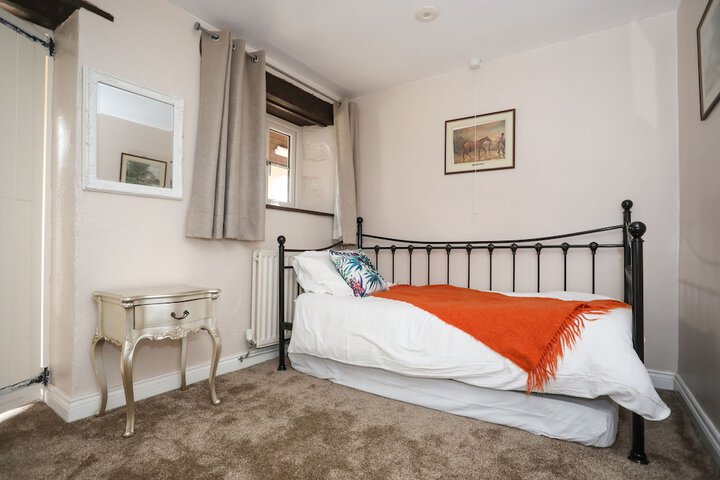 Room 15 of 25