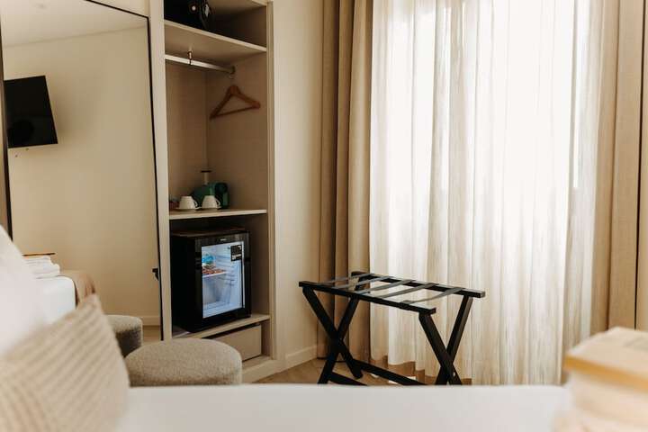Room 25 of 164