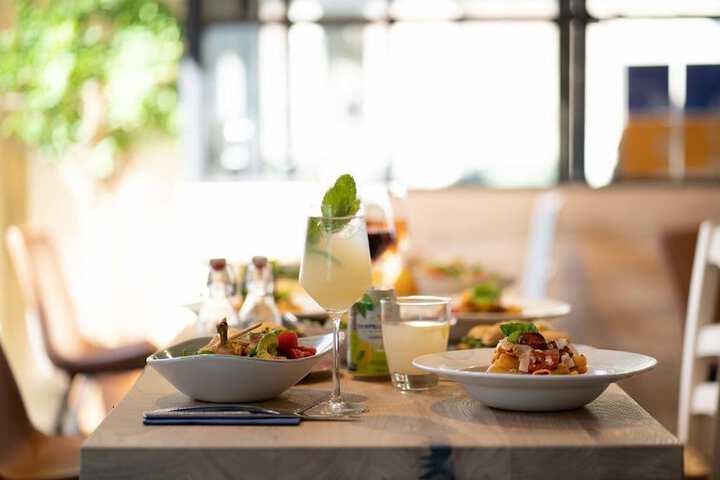 Dining 59 of 75