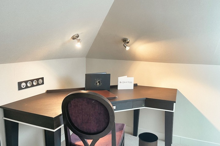 Room 19 of 37