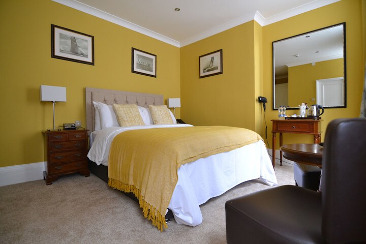 Room 2 of 43