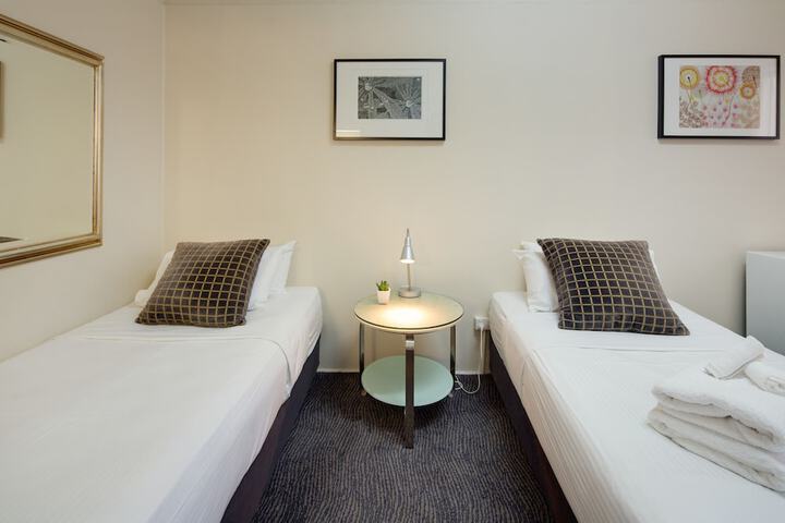 Room 32 of 44