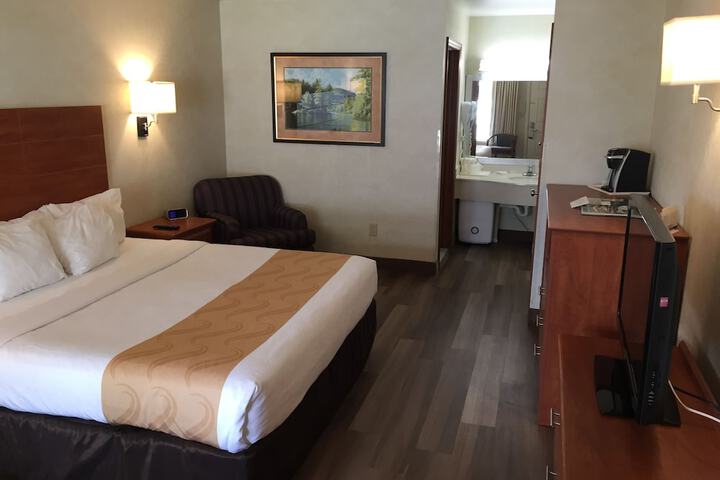 1 King Bed (16 of 16)