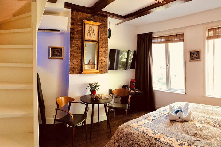 Room 6 of 51