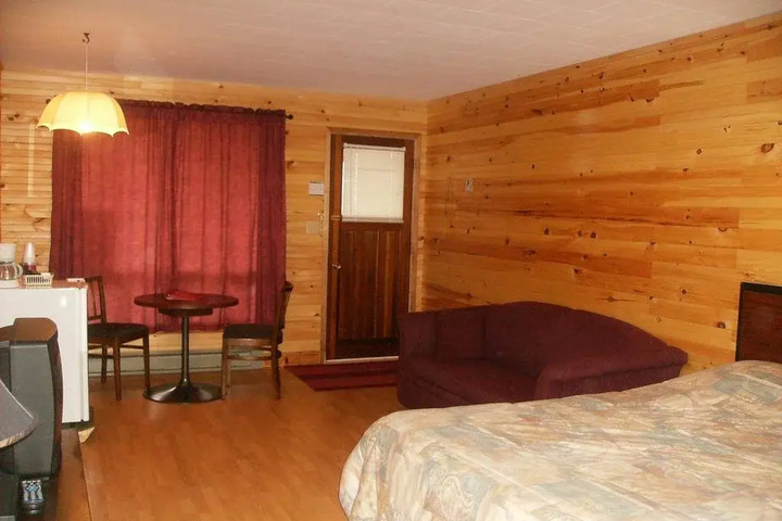 Room 2 of 10