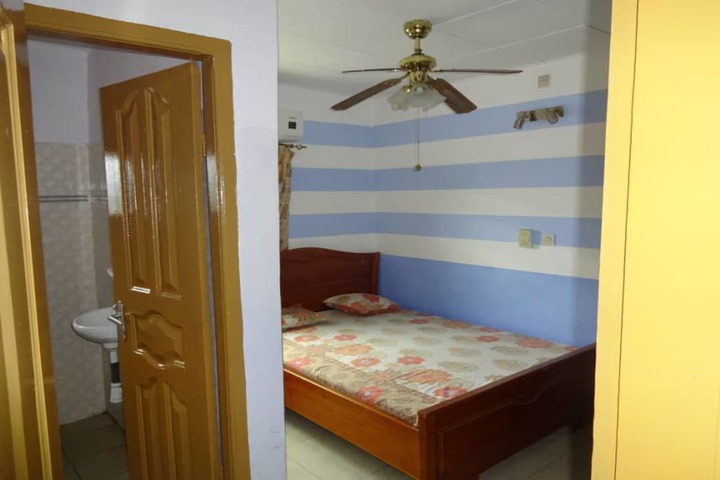 Room 6 of 12